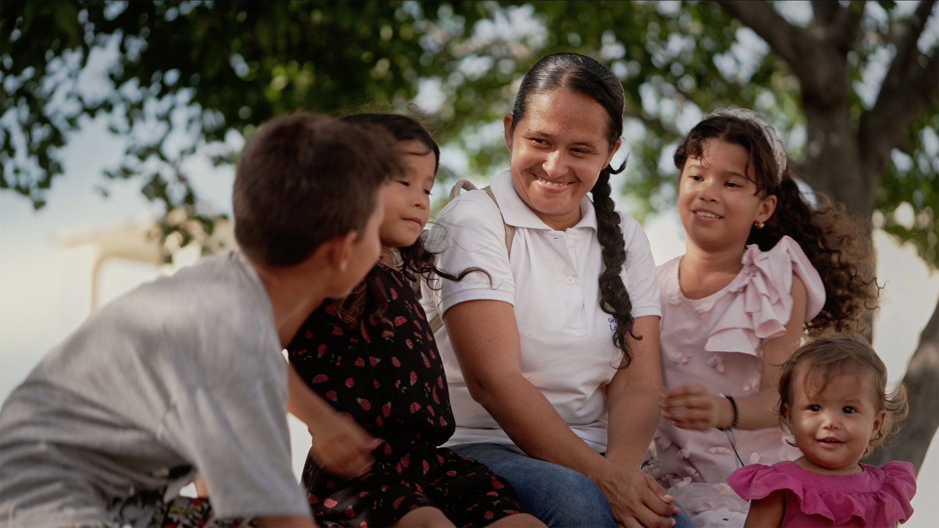 JUNTOS MÁS GRANDES - Serie Documental realizada por TRAGALUZ Laboratorio Audiovisual para la OIM Organización Internacional para las Migraciones
